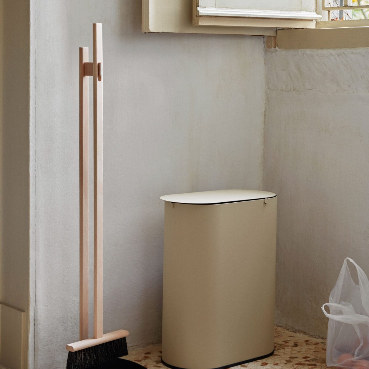 Minimal Modern Bin